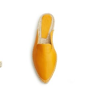 NWOT Lisa B yellow leather pointed toe mule espadrille. Vacation. Summer. Picnic